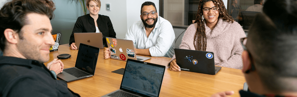 Colegas de trabalho em uma reunião